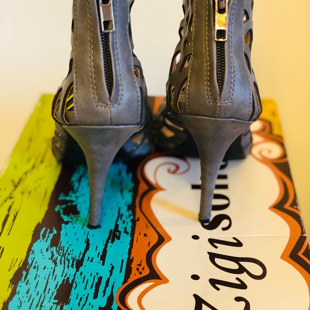 Shoes - Picture 3 of 3